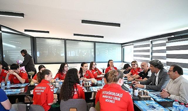 Kartepeli Öğrenciler Türkiye Şampiyonu Oldu Kartepeli Öğrenciler Türkiye Şampiyonu Oldu