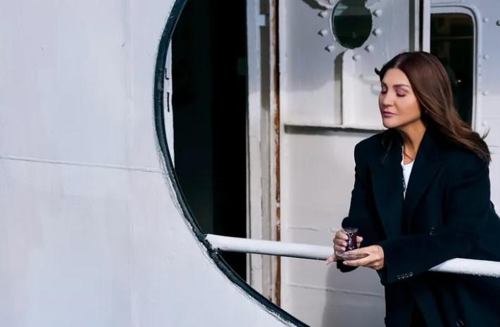 Sibel Can, “Pes” Şarkısının Klibini İstanbul Boğazı'nda Çekti Sibel Can, “Pes” Şarkısının Klibini İstanbul Boğazı'nda Çekti