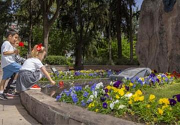 İzmirli annelere en özel kutlama