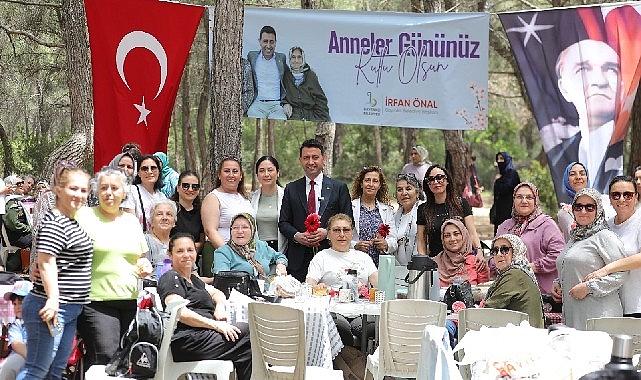 Bayraklı'da Anneler Günü Kutlaması Bayraklı'da Anneler Günü Kutlaması