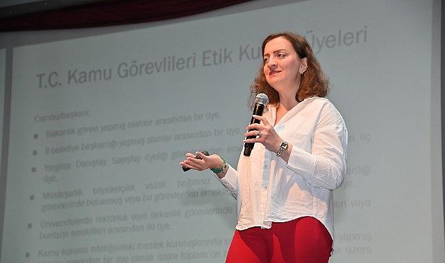 Büyükşehir'den Çalışanlarına 'Kamusal Alanda Etik' Eğitimi Büyükşehir'den Çalışanlarına 'Kamusal Alanda Etik' Eğitimi