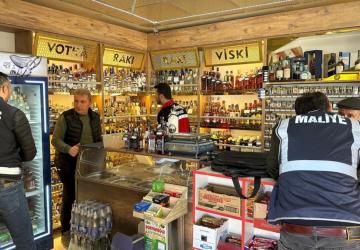 Besni’de alkol satışı yapılan iş yerlerine denetim: Kaçak içkiye rastlanmadı