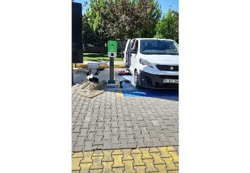 Kartepe'de Çevreci Ulaşım İçin Şarj İstasyonları Hizmete Açıldı