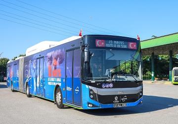 Otobüs ve tramvaylar 19 Mayıs'a özel giydirildi