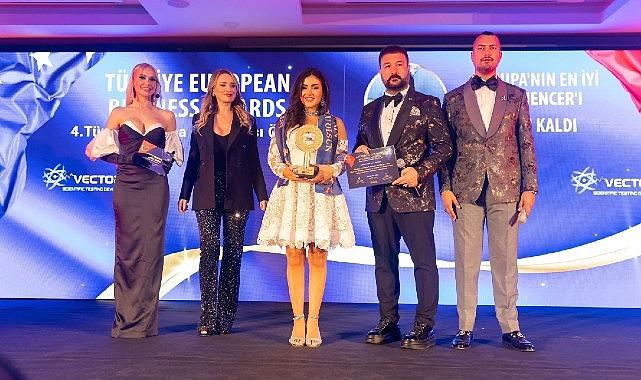 Avrupa'da Türk Gururu: Arzu Kaldı, “Avrupa'nın En İyi Influencer'ı" Seçildi!