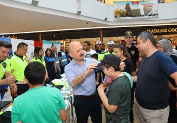 Vali Varol, trafik araçları ile uygulamalarda kullanılan ekipmanlar inceledi