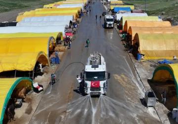 Keçiören’de Kurban Pazarı İçin Günlük Temizlik ve İlaçlama Seferberliği