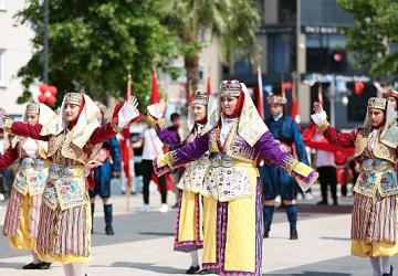 19 Mayıs Atatürk'ü Anma Gençlik ve Spor Bayramı, Narlıdere'de de resmi törenlerle kutlandı