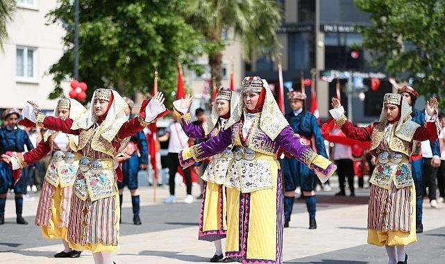 19 Mayıs Atatürk'ü Anma Gençlik ve Spor Bayramı, Narlıdere'de de resmi törenlerle kutlandı
