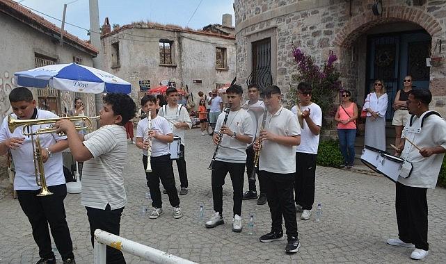 8. Teferic Şenlikleri Küçükköy'de Binlerce Kişinin Katılımıyla Coşku Dolu Sona Erdi!