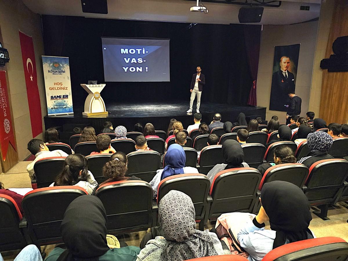 Malatya Büyükşehir Belediyesi’nden LGS’ye hazırlanan öğrencilere rehberlik desteği Malatya Büyükşehir Belediyesi’nden LGS’ye hazırlanan öğrencilere rehberlik desteği