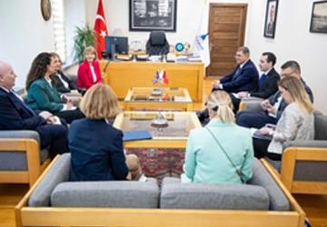 Birleşik Krallık Büyükelçisi'nden Başkan Tugay'a ziyaret