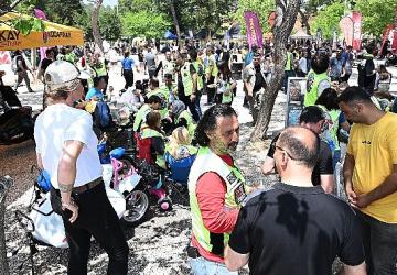 Motosiklet tutkunları Kemer'de buluştu