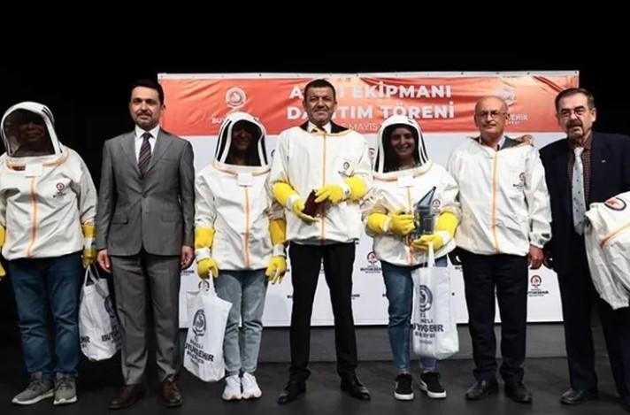 Denizli Büyükşehir’den Arıcılara Değer Katan Destek Denizli Büyükşehir’den Arıcılara Değer Katan Destek