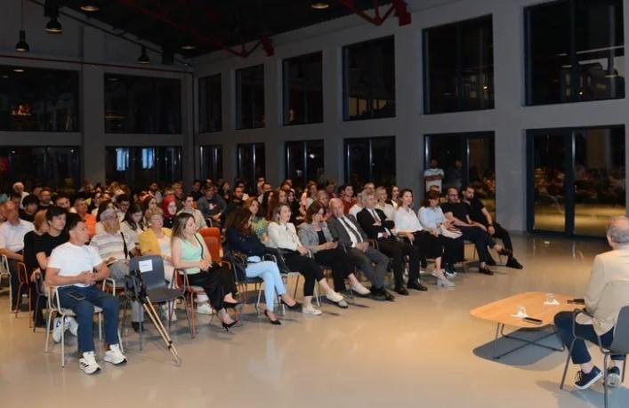 Teknoloji ve Küresel Düzen Nilüfer'deki Söyleşide Tartışıldı