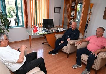 Başkan Topaloğlu'ndan Yaşam Hastanesi'ne teşekkür plaketi