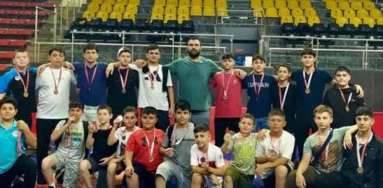 Sakarya Büyükşehir Güreşçileri Türkiye Şampiyonası’na Hazırlanıyor