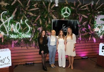 She's Mercedes 5 Yaşında!