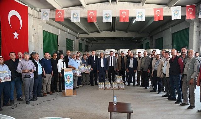 Büyükşehir'den Tarımda Temiz Çözüm İçin Çiftçiye Destek Büyükşehir'den Tarımda Temiz Çözüm İçin Çiftçiye Destek