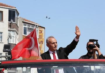 Küçükçekmece'de 19 Mayıs Coşkusu Sokaklara Taştı