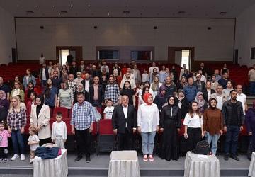 Kahramankazan'da Miniklerden Rengârenk Yıl Sonu Gösterisi