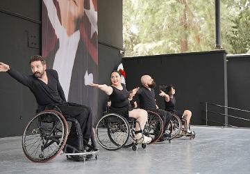 Bornova'da farkındalık ayakta alkışlandı