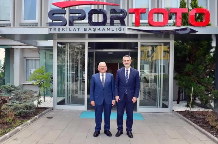 Büyükşehir'den Kayseri’ye Atletizme Destek Yatırımı Büyükşehir'den Kayseri’ye Atletizme Destek Yatırımı