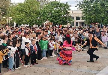 Nilüfer Belediyesi Halk Dansları Topluluğu Bulgaristan'da alkışları topladı
