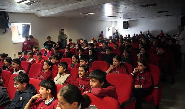 "Sürdür Abi" hem eğlendiriyor hem öğretiyor