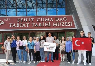 Öğrenciler MTA Tabiat Tarihi Müzesi'ni Gezdi