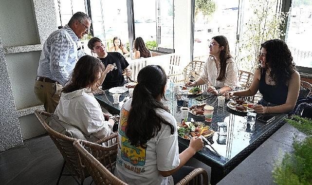 Başkan Topaloğlu, öğrencilerle kahvaltıda bir araya geldi Başkan Topaloğlu, öğrencilerle kahvaltıda bir araya geldi