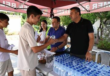 Kemer Belediyesi'nden LGS'ye giren öğrencilere su ve şeker