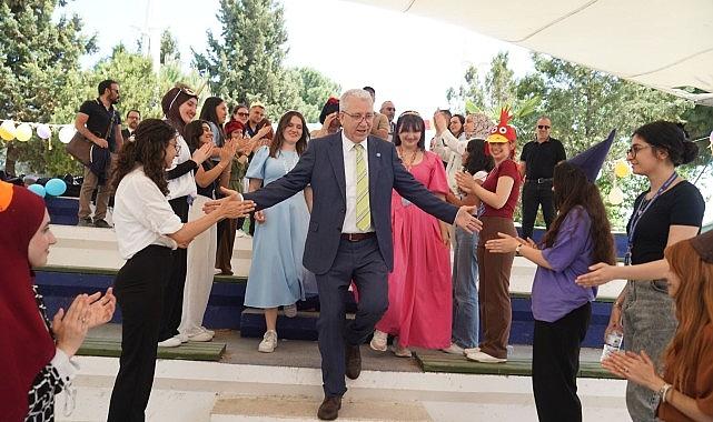 EÜ'de 'Masallarla Bilim Şenliği'nde miniklere ilkyardım eğitimi verildi EÜ'de 'Masallarla Bilim Şenliği'nde miniklere ilkyardım eğitimi verildi