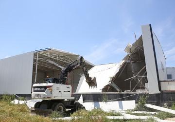 Yaylacık'ta kaçak depo yıkıldı