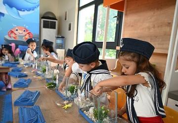 Minikler deniz canlılarını keşfetti