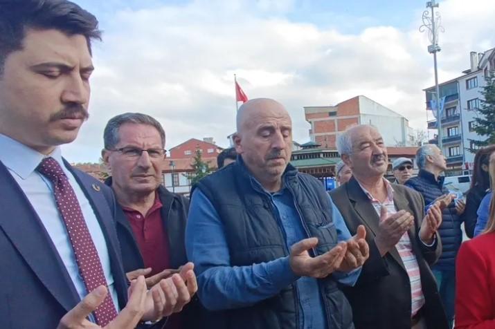 Bilecik Pazaryeri’nde Hacı Adayları Dualarla Uğurlandı Bilecik Pazaryeri’nde Hacı Adayları Dualarla Uğurlandı