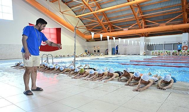 Başkan Altay: “6 İlçede 9.500 Üçüncü Sınıf Öğrencisine Yüzme Öğretiyoruz" Başkan Altay: “6 İlçede 9.500 Üçüncü Sınıf Öğrencisine Yüzme Öğretiyoruz"