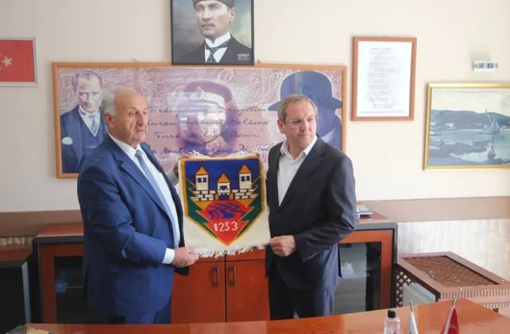 Sancak Heyeti Ayvalık, Burhaniye ve Bergama’da Ağırlandı Sancak Heyeti Ayvalık, Burhaniye ve Bergama’da Ağırlandı