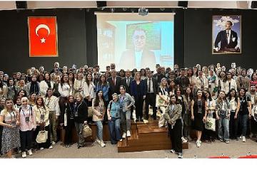 Uzmanından Sosyal Medya Uyarısı: Normal Duygu Döngüsünü Bozuyor