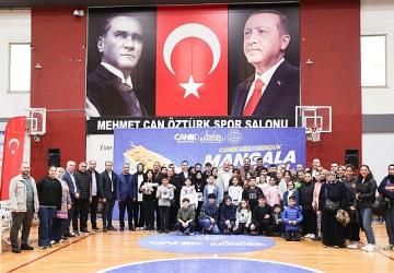 Canik Belediyesi'nin ilçede düzenlediği Canik Aile Gençlik Mangala Turnuvası büyük heyecana sahne oldu.