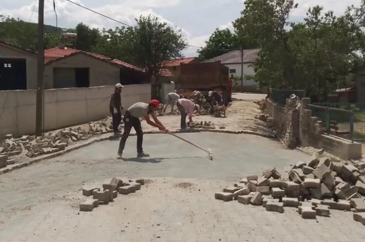 Yenimuhacır Belediyesi Bayrama Hazır: Temizlik ve Bakım Çalışmaları Sürüyor Yenimuhacır Belediyesi Bayrama Hazır: Temizlik ve Bakım Çalışmaları Sürüyor