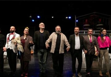 “Süleyman ve Öbürsüler" İzmirli tiyatroseverlerle buluştu