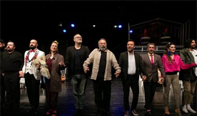 “Süleyman ve Öbürsüler" İzmirli tiyatroseverlerle buluştu
