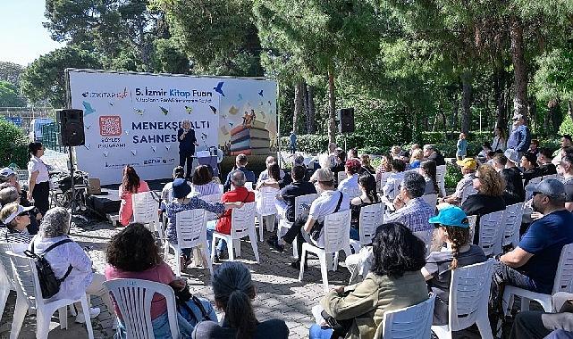 İzmirliler İzmir Kitap Fuarı'na akın etti