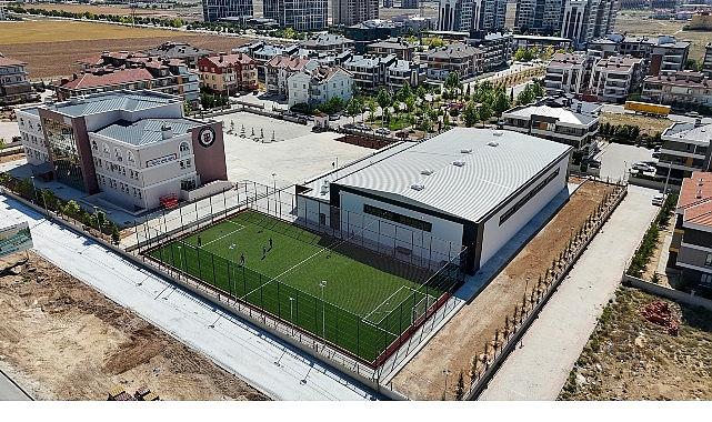 Ahmet Çalık Kapalı Spor Salonu ve Suni Çim Sahası'nın Yapımı Tamamlandı Ahmet Çalık Kapalı Spor Salonu ve Suni Çim Sahası'nın Yapımı Tamamlandı