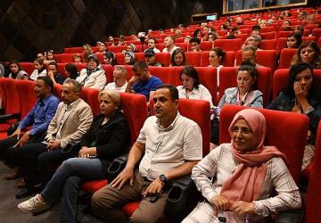 “Uyandığım dünya" tiyatro oyunu büyük alkış aldı