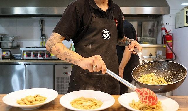 Buca'nın Üzüm Cafe'sini gençler çok sevdi Buca'nın Üzüm Cafe'sini gençler çok sevdi