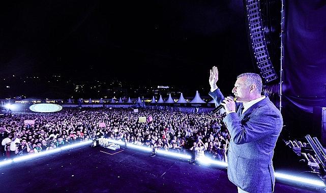 Büyükakın'dan, gençlere övgü:"Harikasınız!"