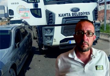 Kahta Belediyesi’ne ait çöp kamyonu kazaya karıştı: Mağdur vatandaş hakkını arıyor