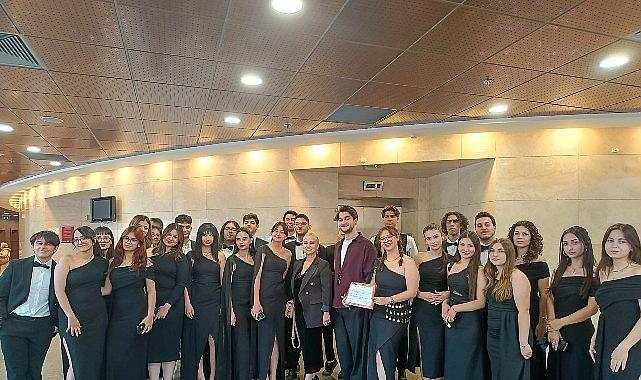 Büyükşehir Çok Sesli Gençlik ve Çocuk Korosu İzmir'den İki Ödülle Döndü